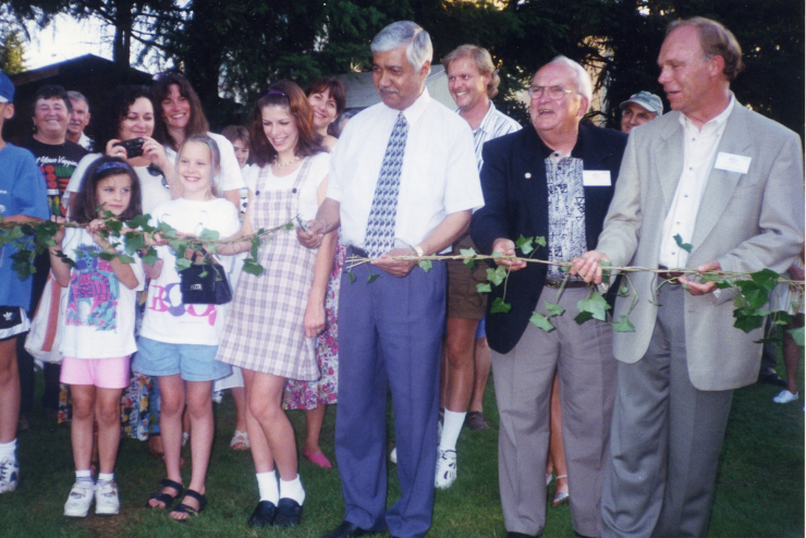 Ribbon cutting_1996